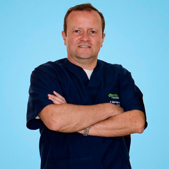 Dr. Rafael Obando Director Cientítico de la clinica dental Dientes & Sonrisa en Bogotá
