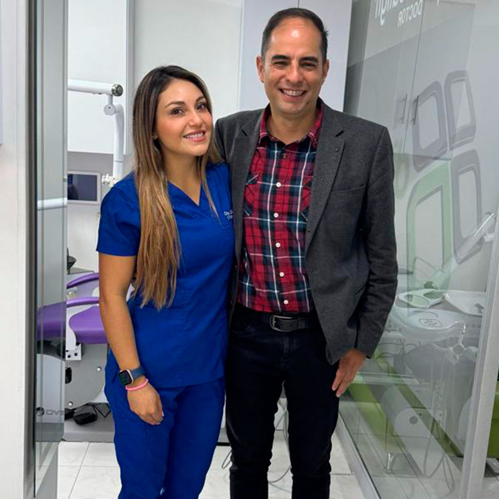 Paciente satisfecho por resultados de tratamiento Dra Carolina Pérez